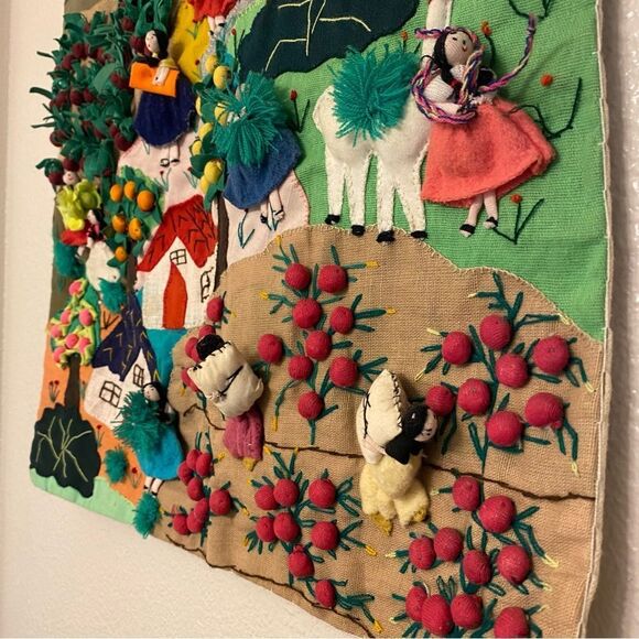 Peruvian Arpillera Textile Folk Art Embroidered Applique 3D Wall tapestry 19x18 - Picture 3 of 13